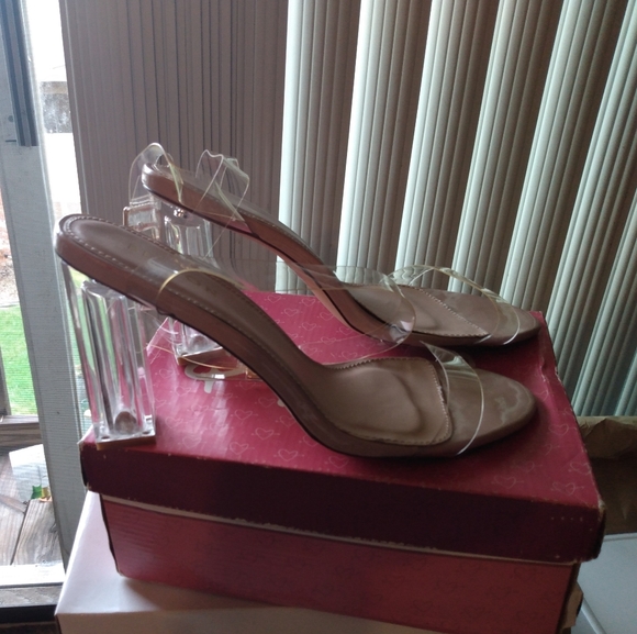 Beston Shoes - Size 10 clear chunky heel sandals